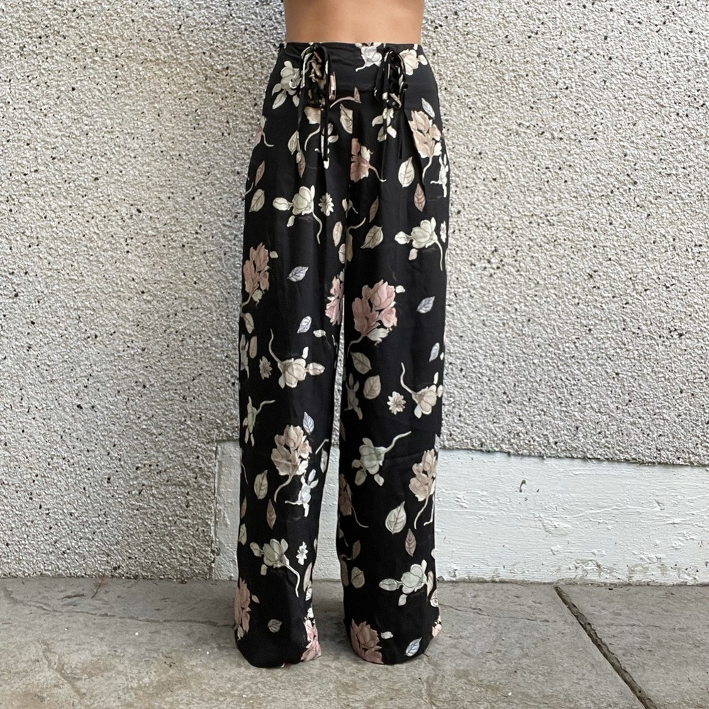 Flowy wide leg floral pants